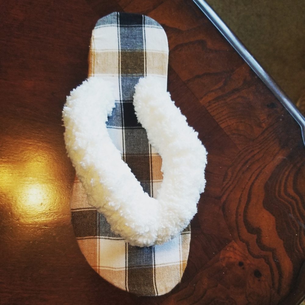 plaid fluffy flip flops